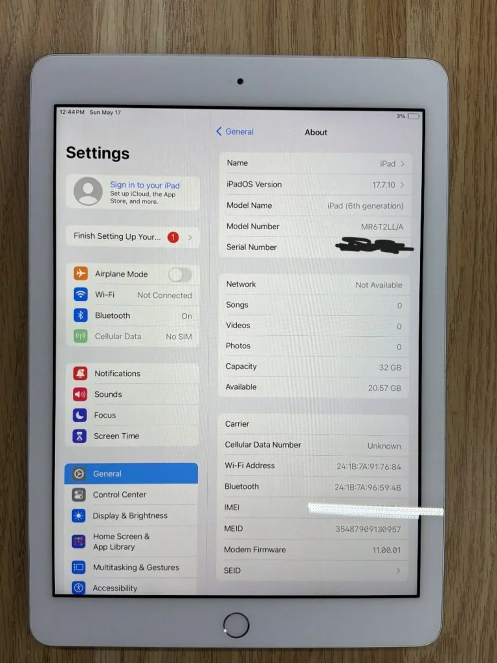 Apple iPad 6th Generation 32GB Wi-Fi + Cellular 9.7